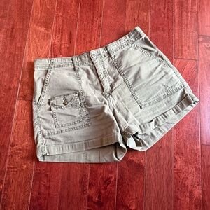Time and Tru Green Cargo Shorts 10
